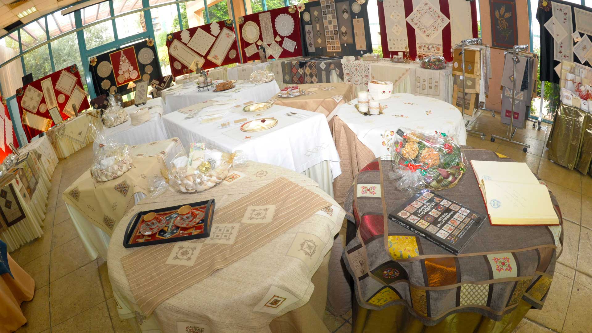 ՀԱՅԿԱԿԱՆ ՁԵՌԱԳՈՐԾՆԵՐՈՒ ՑՈՒՑԱՀԱՆԴԷՍ